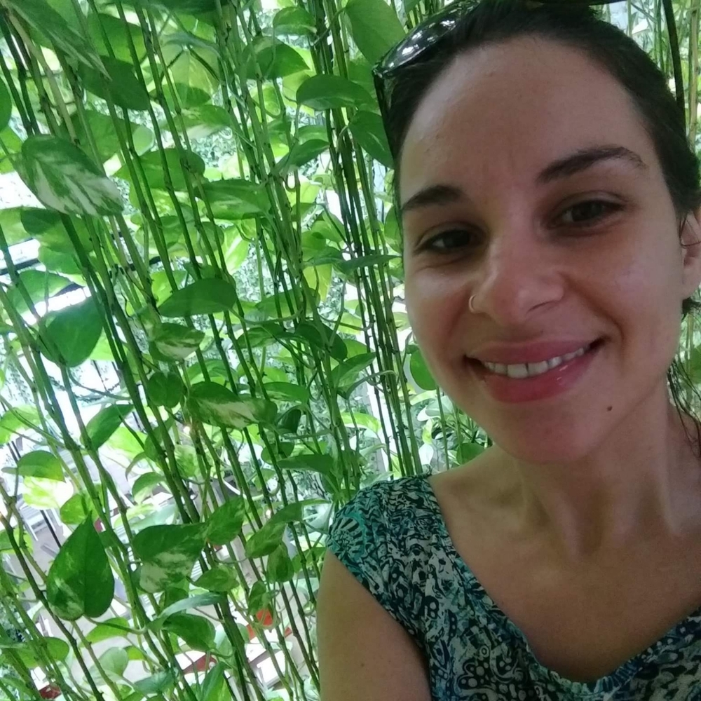 Meet your Posher, Larissa